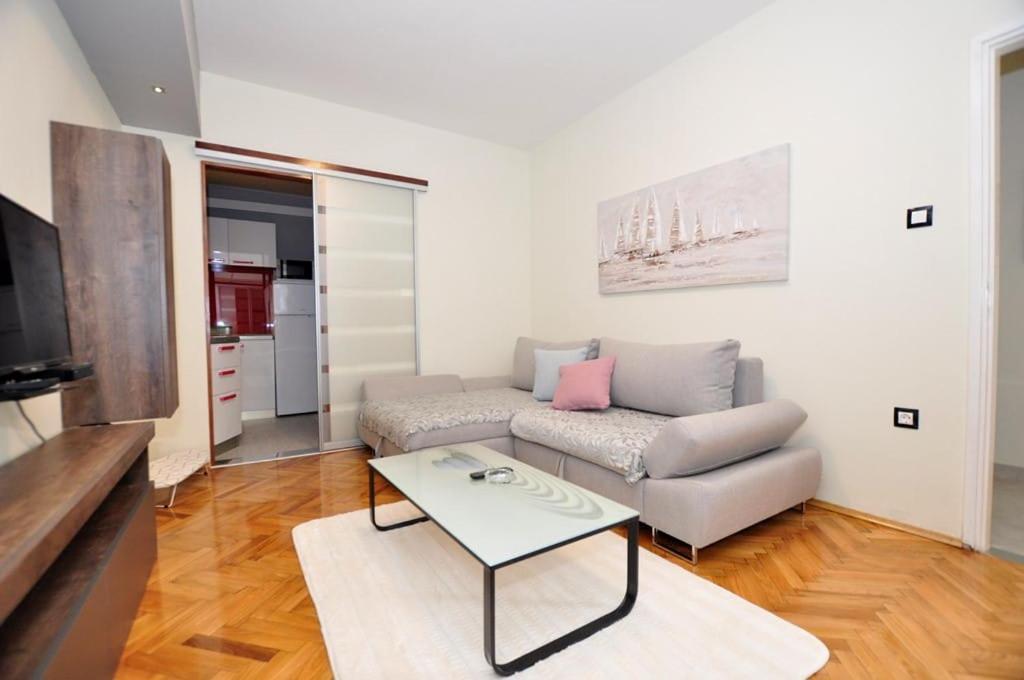 Apartments Gabi โอมิช ภายนอก รูปภาพ