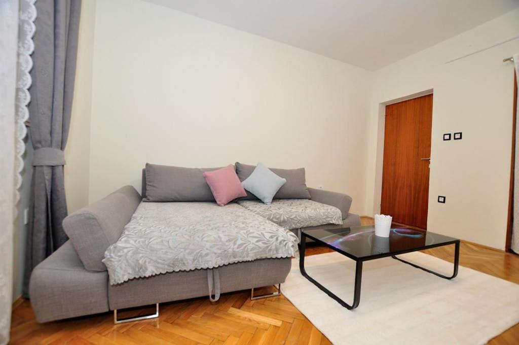 Apartments Gabi โอมิช ภายนอก รูปภาพ