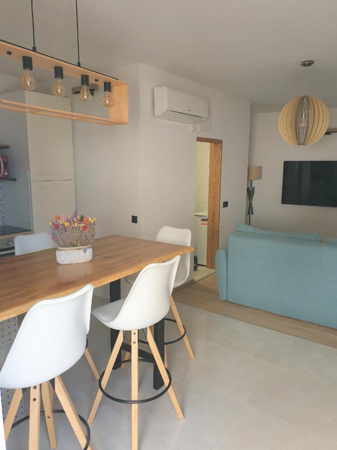 Apartments Gabi โอมิช ภายนอก รูปภาพ