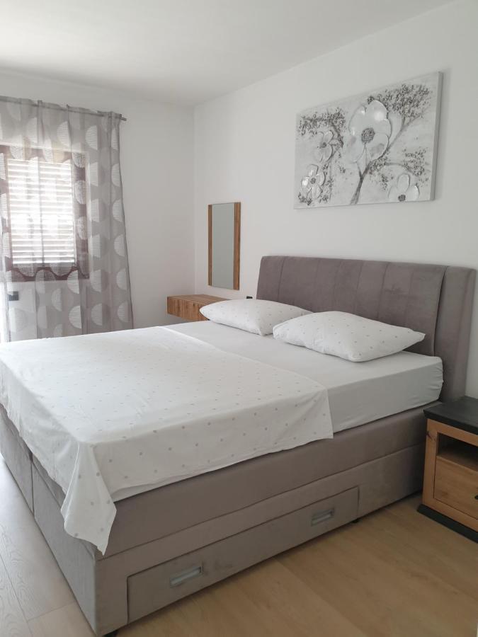 Apartments Gabi โอมิช ภายนอก รูปภาพ