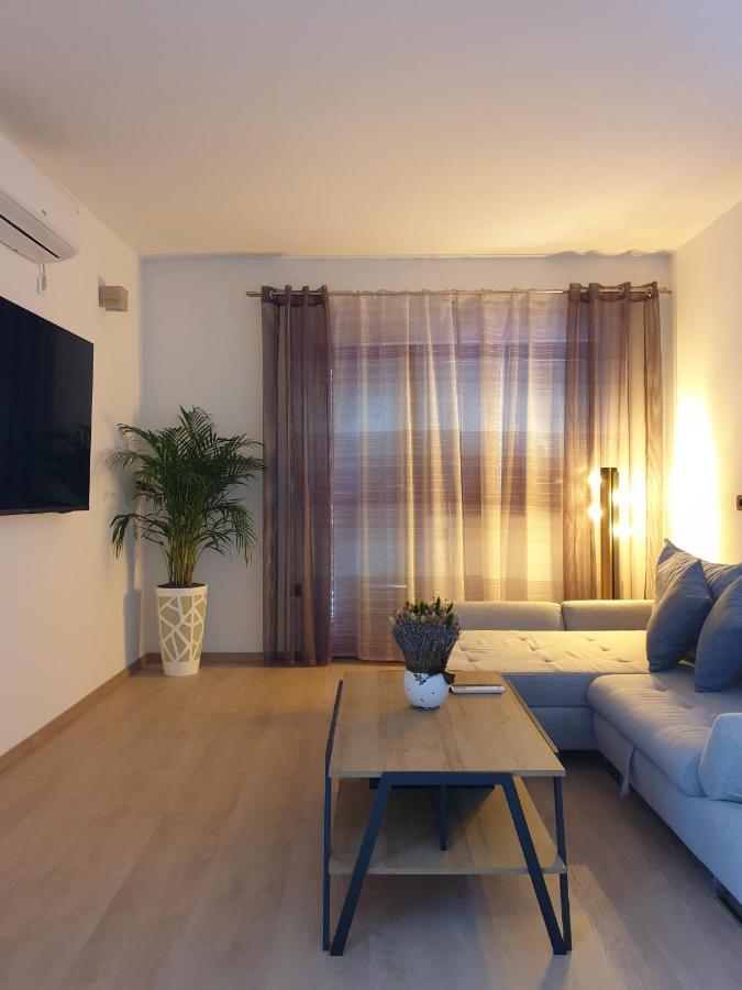 Apartments Gabi โอมิช ภายนอก รูปภาพ