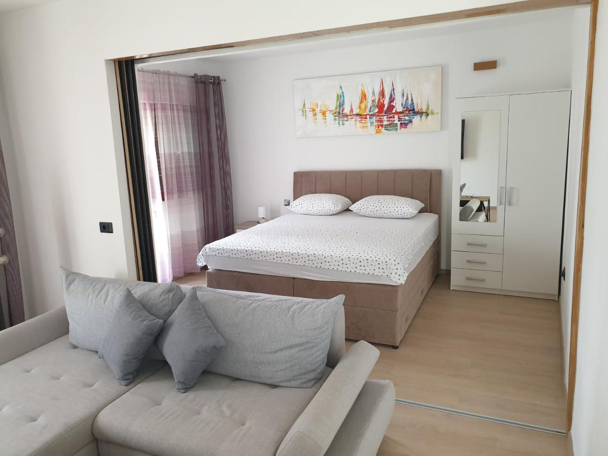 Apartments Gabi โอมิช ภายนอก รูปภาพ