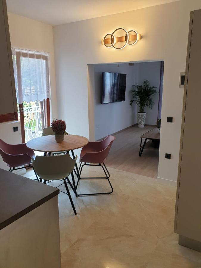 Apartments Gabi โอมิช ภายนอก รูปภาพ