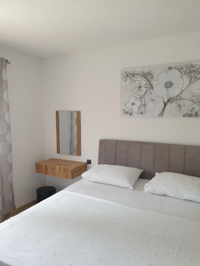 Apartments Gabi โอมิช ภายนอก รูปภาพ