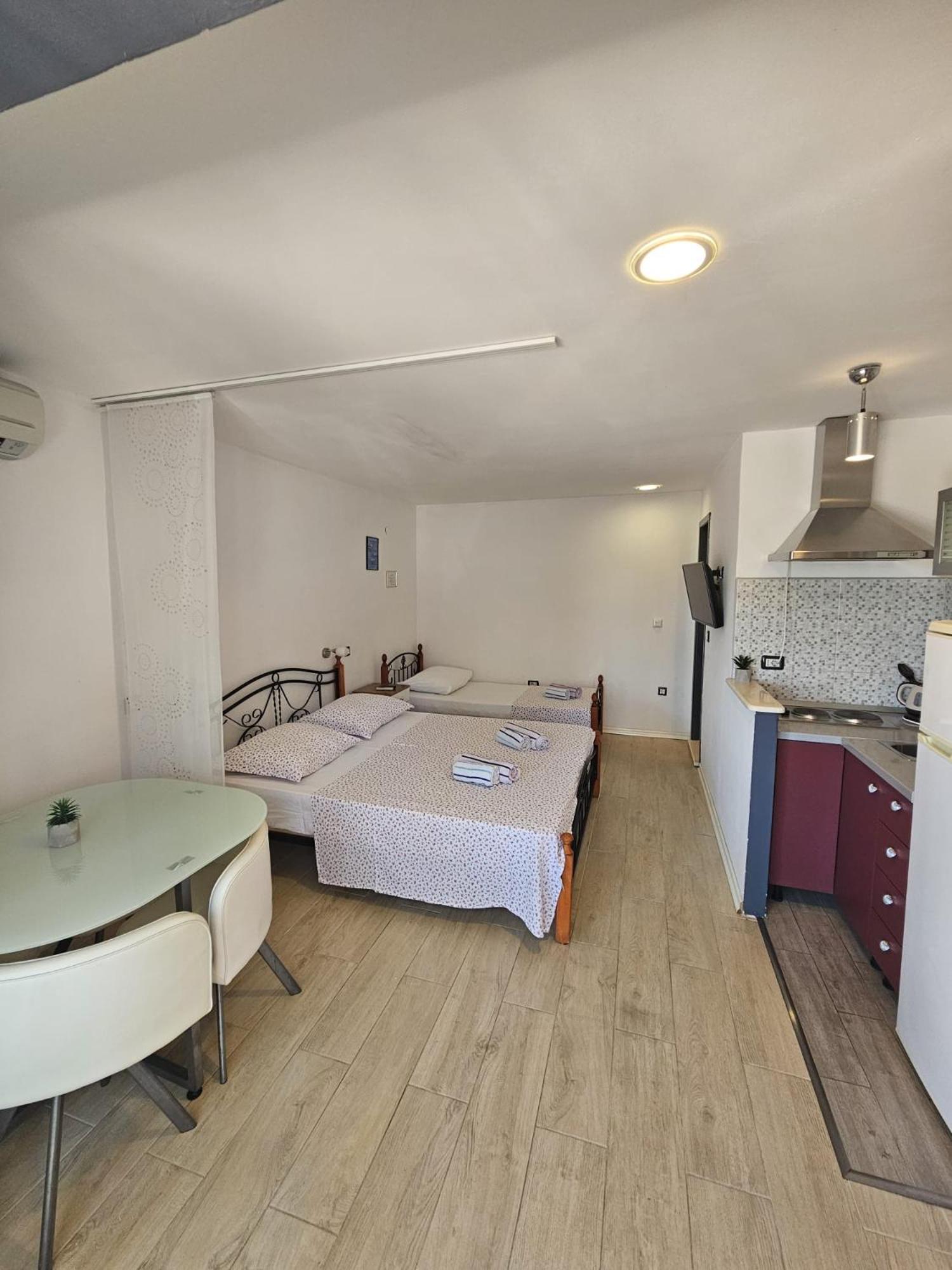 Apartments Gabi โอมิช ภายนอก รูปภาพ