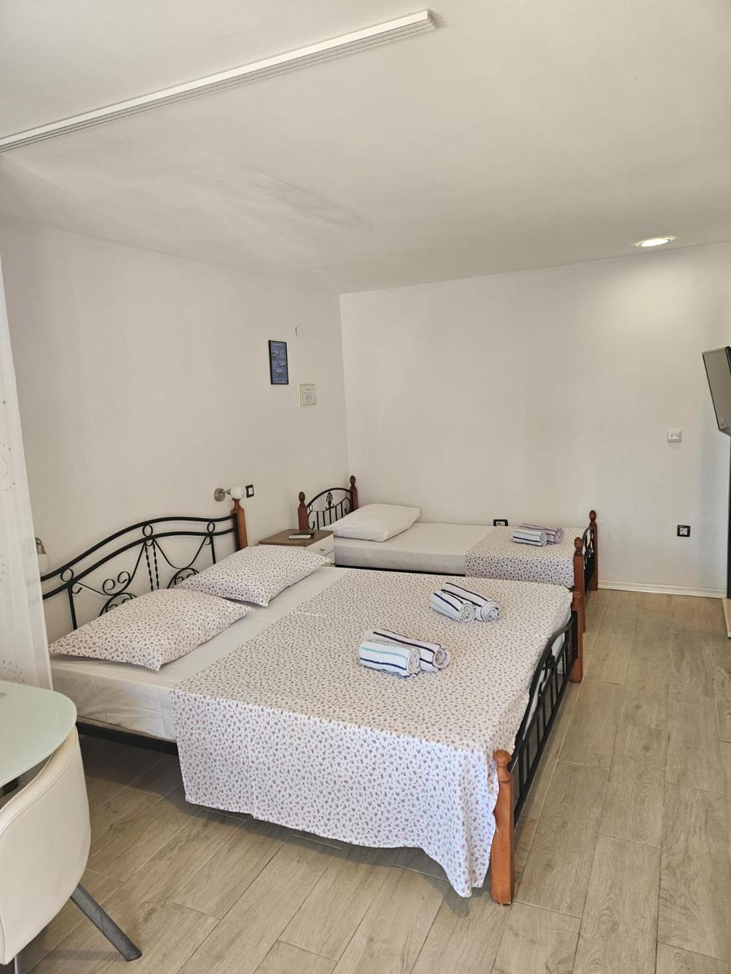 Apartments Gabi โอมิช ภายนอก รูปภาพ