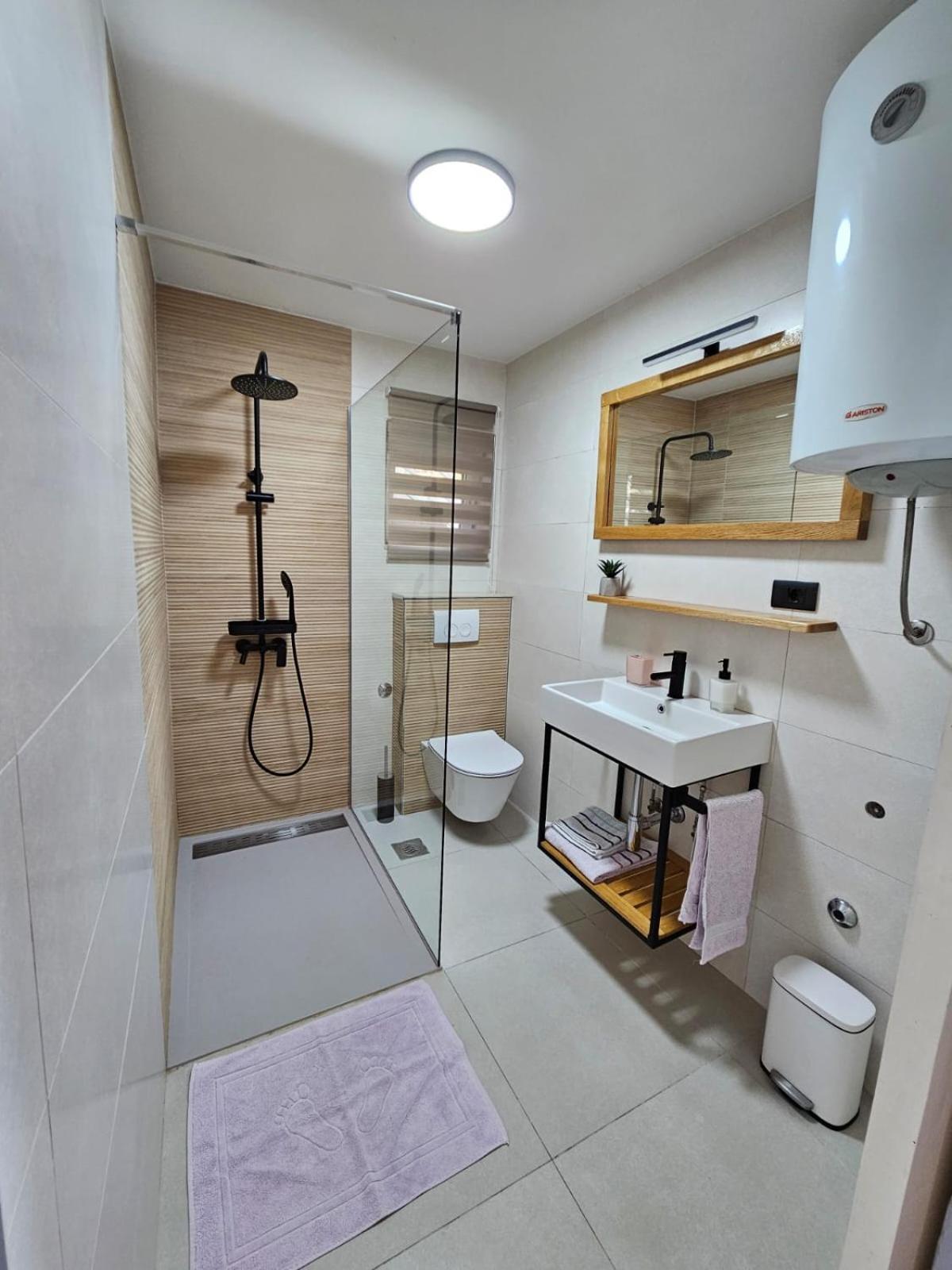 Apartments Gabi โอมิช ภายนอก รูปภาพ
