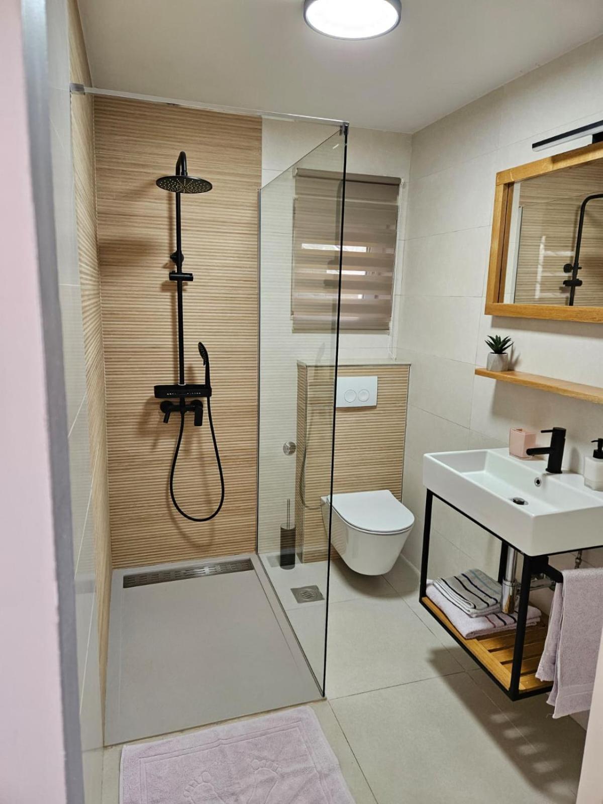 Apartments Gabi โอมิช ภายนอก รูปภาพ